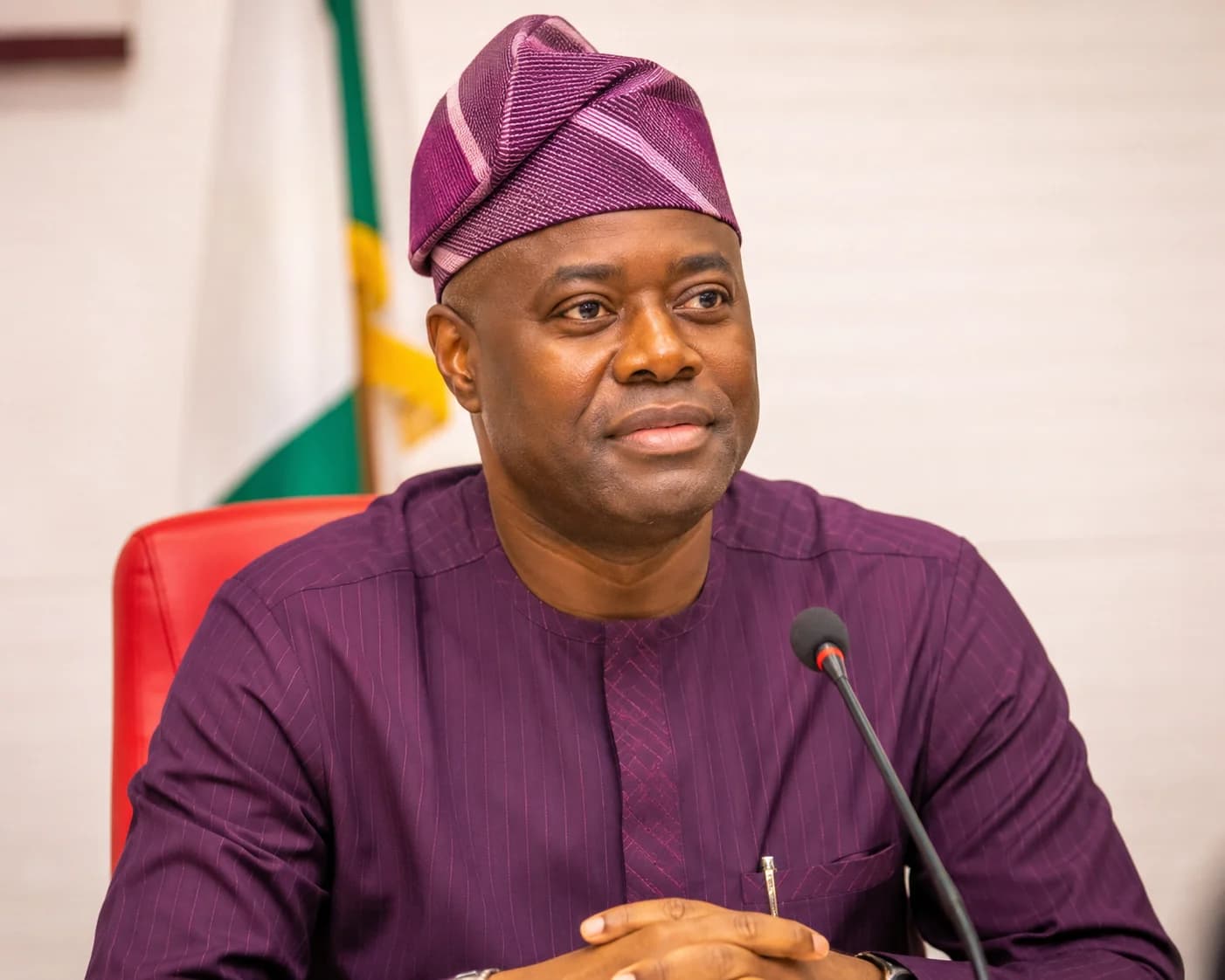 Oyo State Governor Seyi Makinde addressing commissioners and senior government officials during the swearing-in of a new commissioner at the Executive Council Chambers in Ibadan.